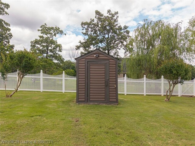 11805 Springridge Dr, Fort Smith, AR 72916 - fenced backyard with a storage shed