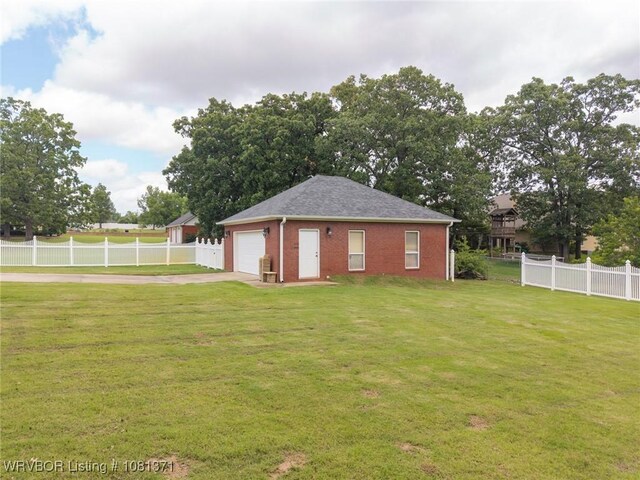 11805 Springridge Dr, Fort Smith, AR 72916 - view of yard with concrete driveway