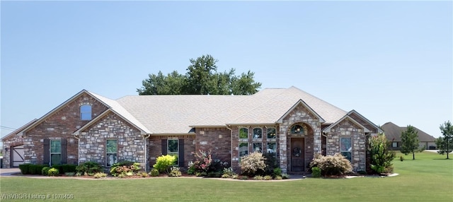 view of front of property with a front yard