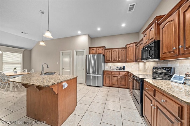 1075 Maple Ridge Dr, Greenwood, AR 72936 - kitchen with backsplash, a kitchen bar, visible vents, a sink, and black appliances