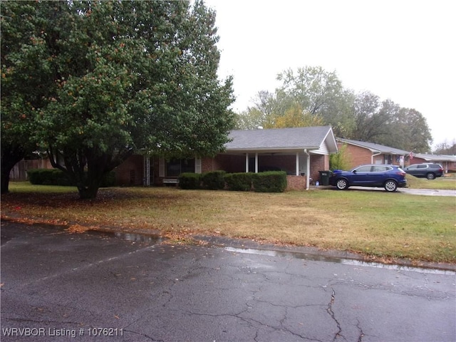 view of front of property with a front yard