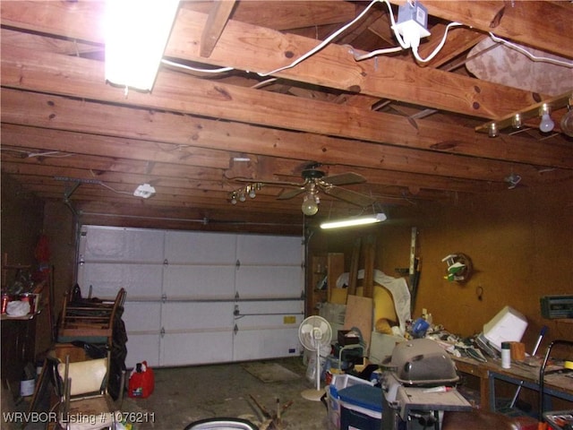 garage featuring ceiling fan