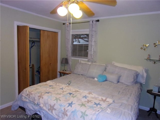 bedroom with ceiling fan, crown molding, and carpet