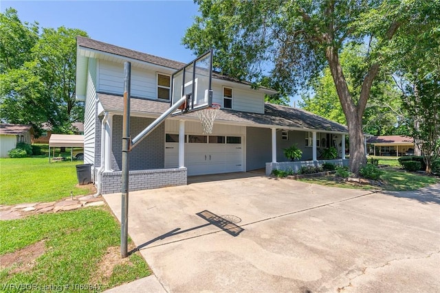 view of front of house featuring a garage and a front yard