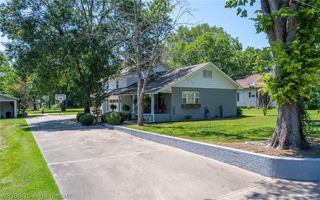 view of front of home with a front lawn