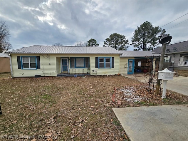 ranch-style house featuring covered porch