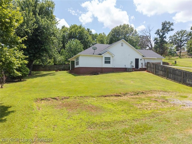 1121 Bourland St, Arkoma, OK 74901 - view of side of home