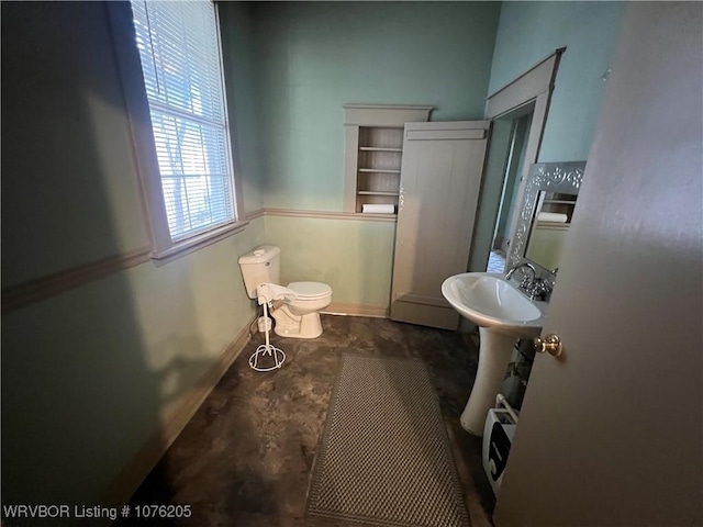 bathroom featuring toilet and sink