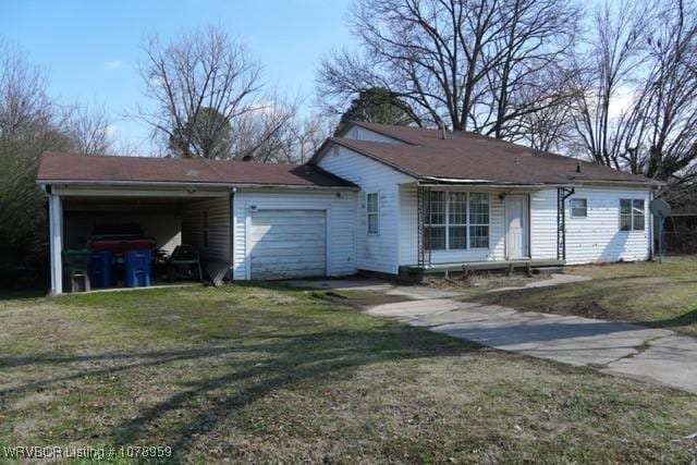 single story home with a carport, a front lawn, and driveway