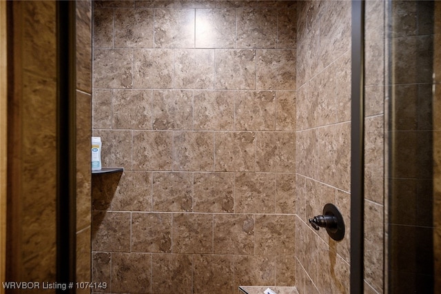 details featuring a tile shower