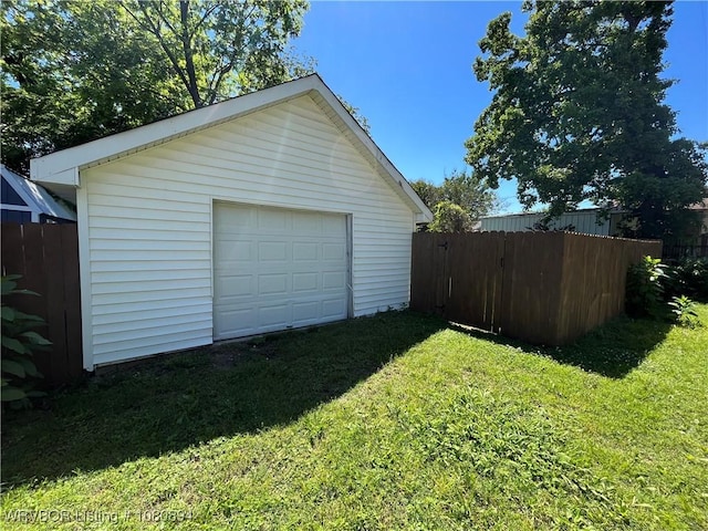 808 S 23rd St, Fort Smith, AR 72901 - detached garage featuring driveway