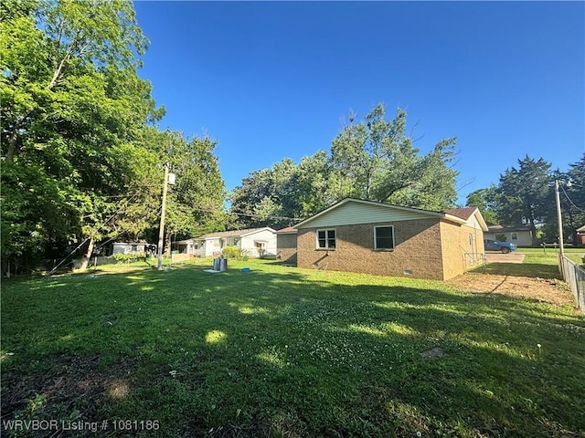 1117 W Creek Ave, Sallisaw, OK 74955 - view of yard