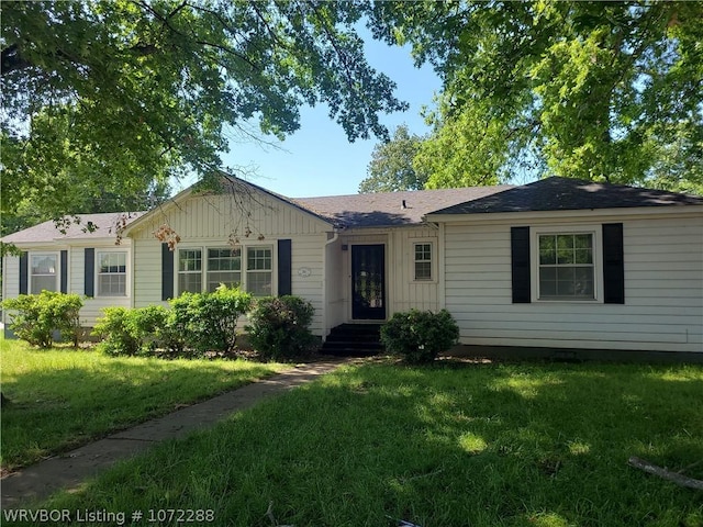 single story home with a front yard