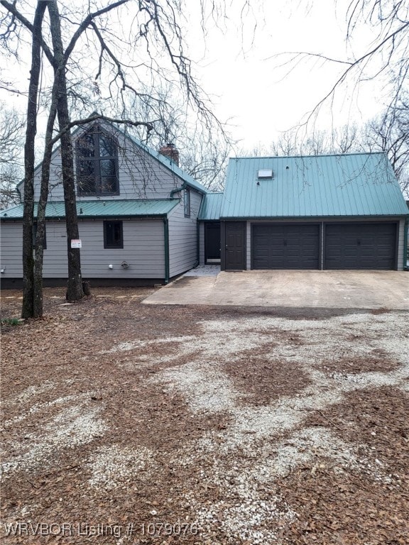 view of detached garage