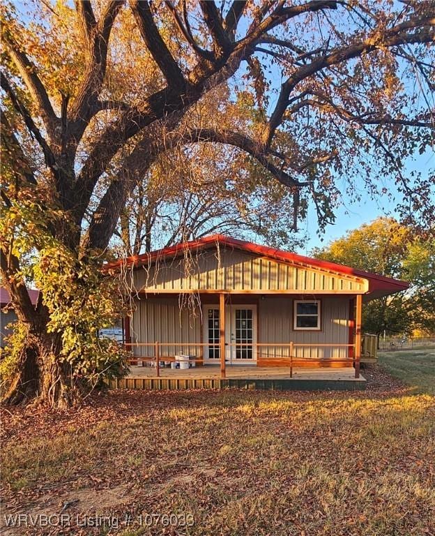 view of front of home featuring covered porch