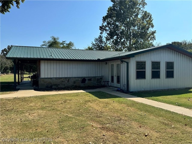 view of front of property featuring french doors and a front lawn