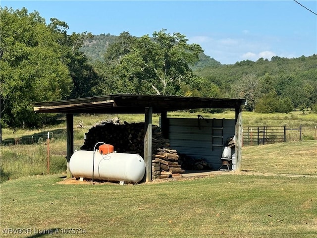 view of outdoor structure featuring a yard