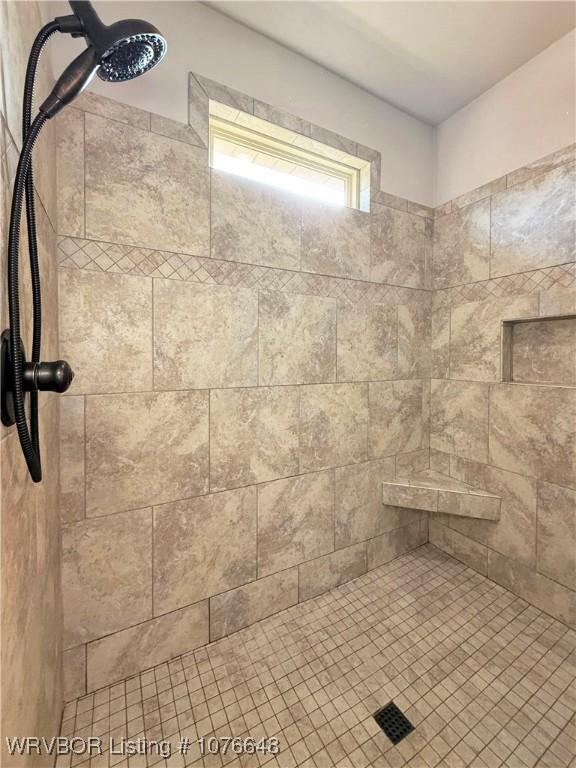 bathroom featuring tiled shower