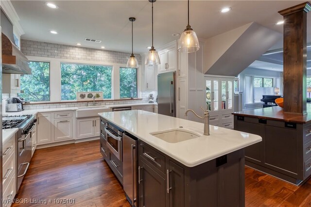4001 Spring Mountain Rd, Fort Smith, AR 72916 - kitchen with a kitchen island with sink, sink, pendant lighting, and high end appliances