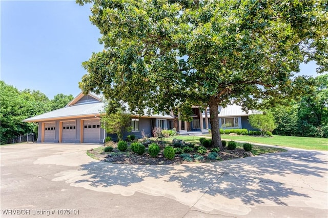 4001 Spring Mountain Rd, Fort Smith, AR 72916 - view of front of house with a garage