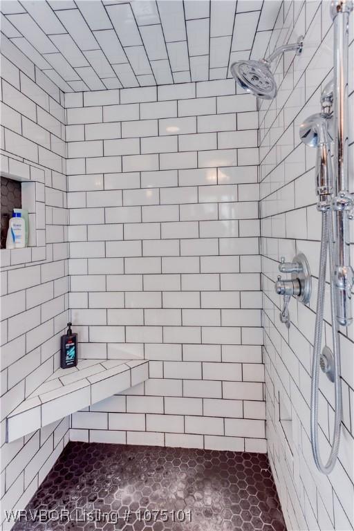4001 Spring Mountain Rd, Fort Smith, AR 72916 - bathroom with tiled shower