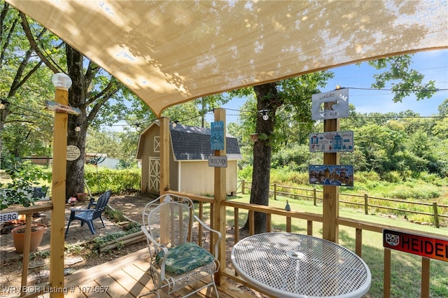 sunroom / solarium featuring lofted ceiling