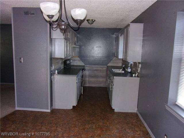 kitchen featuring a textured ceiling, sink, electric range, an inviting chandelier, and white cabinetry