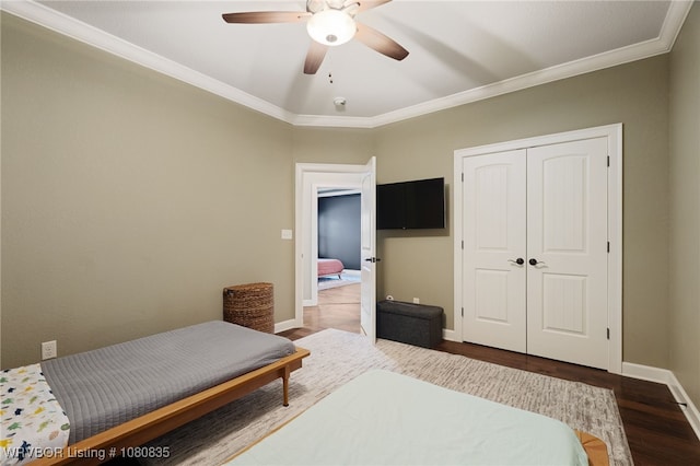 8205 Cisterna Way, Fort Smith, AR 72916 - bedroom featuring a closet, dark wood-type flooring, baseboards, and ornamental molding