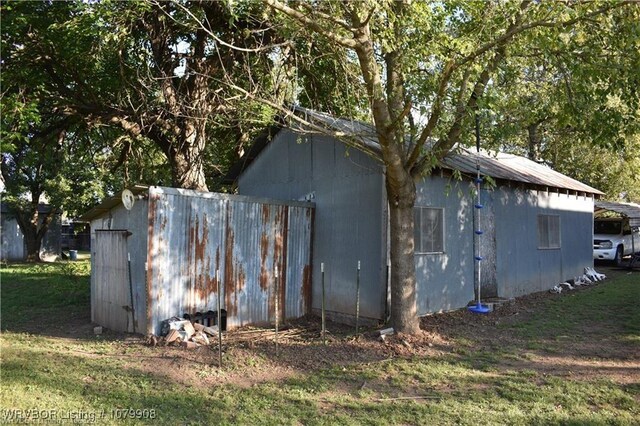 view of outdoor structure featuring an outdoor structure