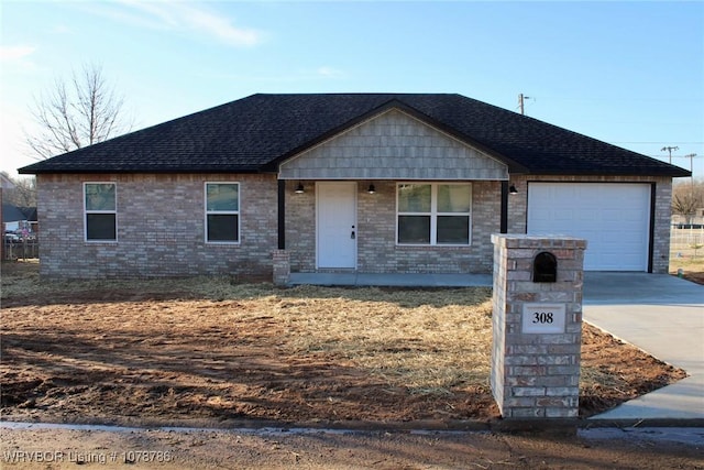 view of front facade featuring a garage