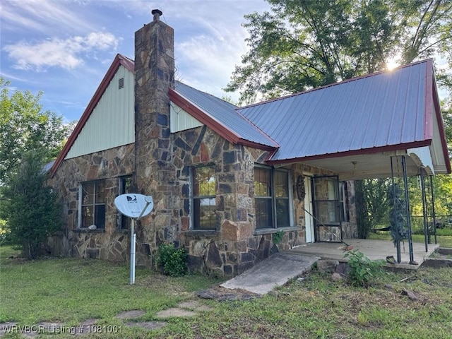 464085 E 1020th Rd, Sallisaw, OK 74955 - view of front of home featuring stone siding, a chimney, metal roof, and a front yard