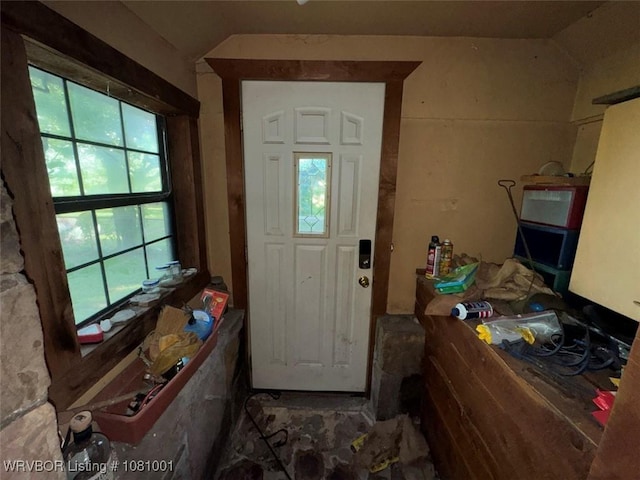 464085 E 1020th Rd, Sallisaw, OK 74955 - foyer featuring lofted ceiling