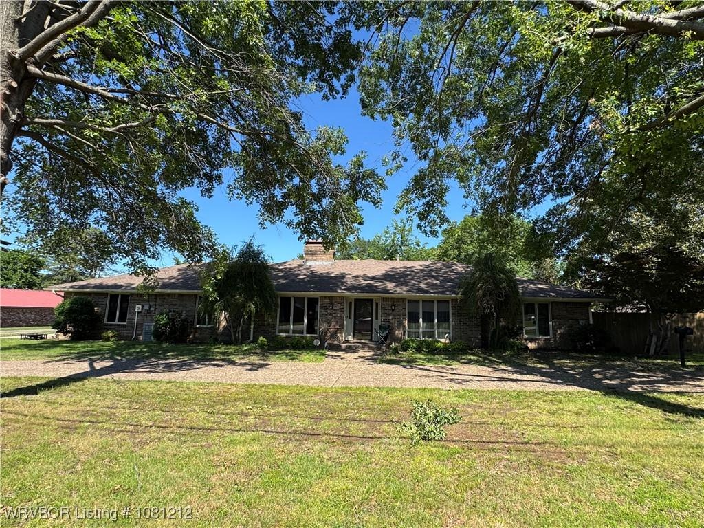 2411 46th St, Fort Smith, AR 72903 - ranch-style house featuring a chimney and a front lawn