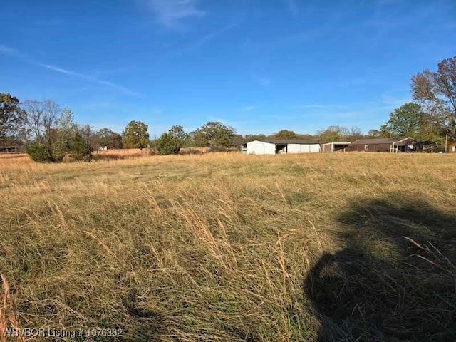 view of yard featuring a rural view