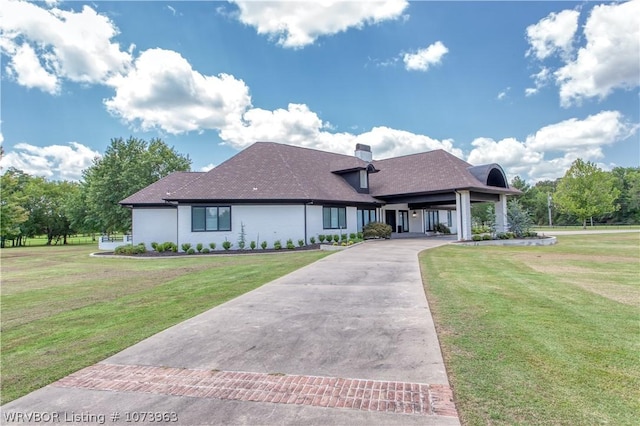 view of front of property with a front lawn