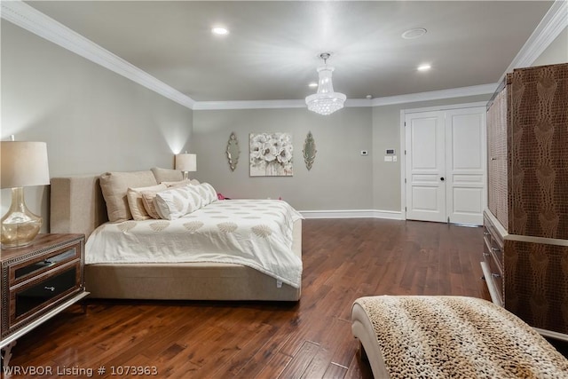 bedroom featuring dark hardwood / wood-style flooring, a closet, crown molding, and a notable chandelier