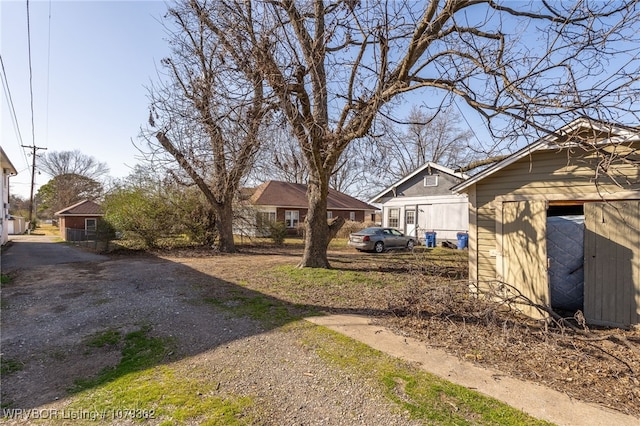 view of yard with an outdoor structure