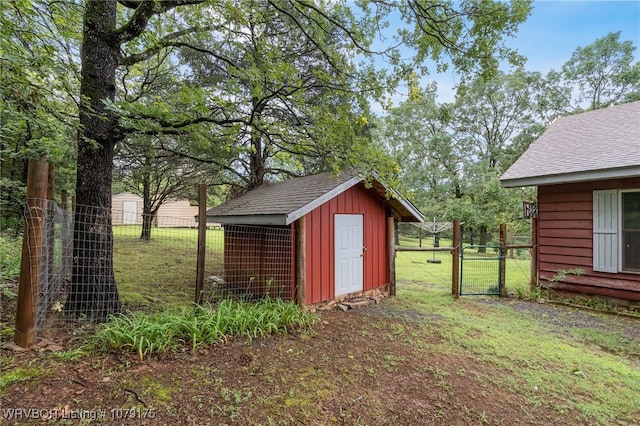 view of outdoor structure with fence and an outdoor structure