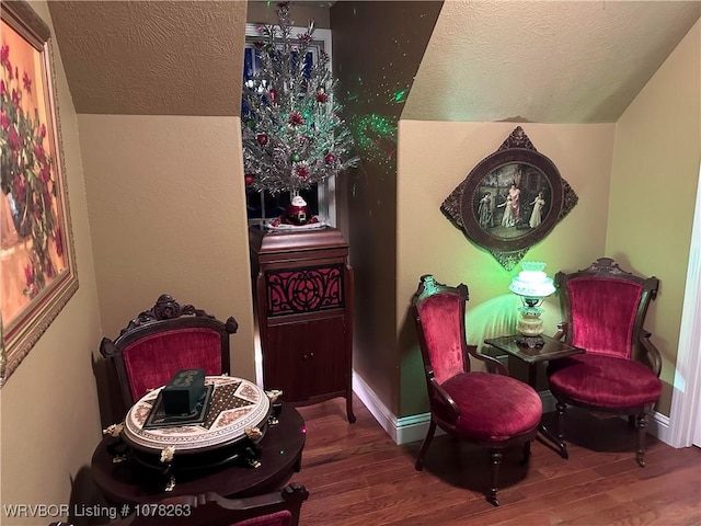 21 Bermuda Ct, Mountain Home, AR 72653 - living area with wood finished floors, a textured ceiling, vaulted ceiling, and baseboards