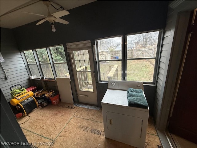 sunroom / solarium with washer / clothes dryer and ceiling fan