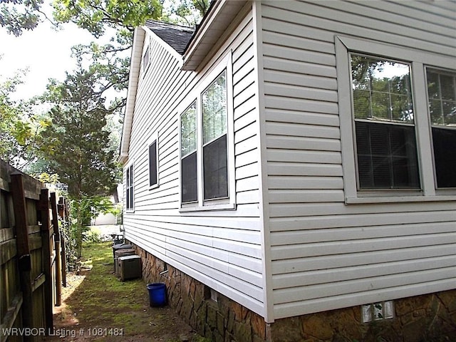 619 N 40th St, Fort Smith, AR 72903 - view of side of property featuring crawl space