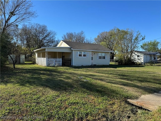 view of front of house with a front lawn