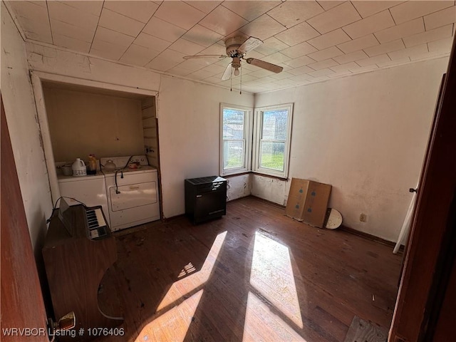 interior space featuring ceiling fan, dark hardwood / wood-style flooring, and independent washer and dryer