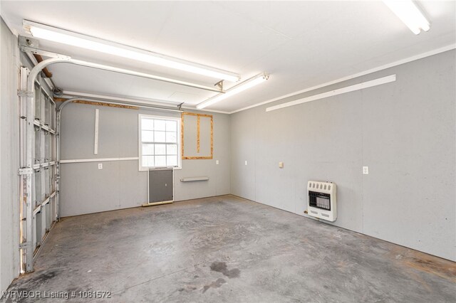 7004 Millennium Dr, Fort Smith, AR 72916 - garage featuring heating unit