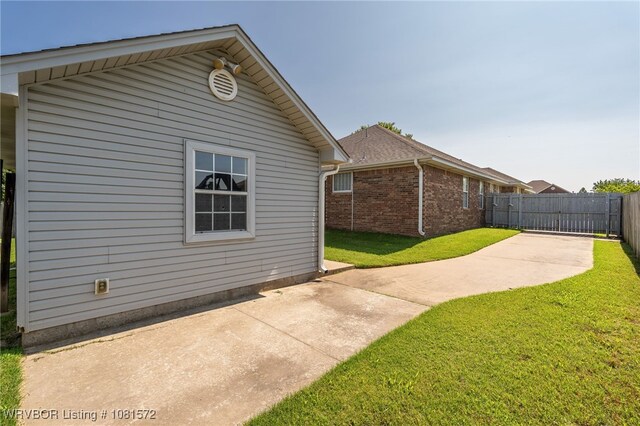 7004 Millennium Dr, Fort Smith, AR 72916 - back of property with a patio area