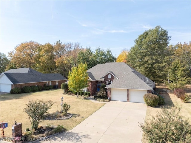 view of front of house featuring a front lawn and a garage