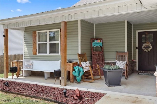 entrance to property featuring covered porch