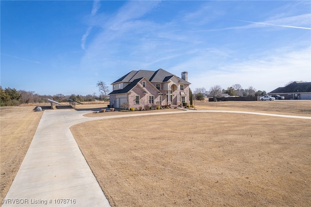 view of front of home featuring a front yard