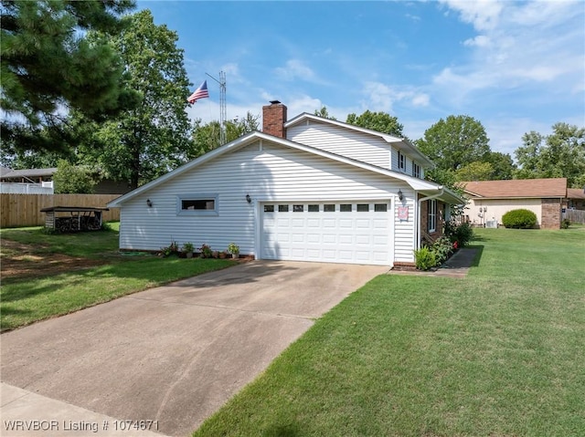 view of front of home featuring a front yard and a garage