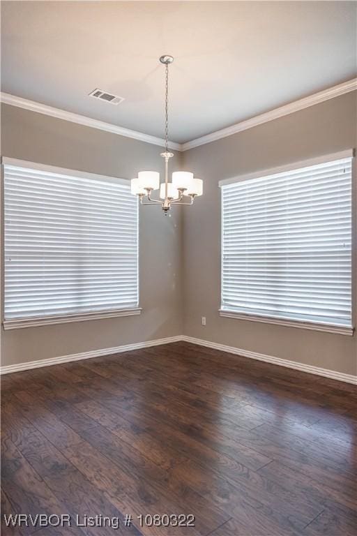 unfurnished room featuring baseboards, visible vents, a chandelier, and ornamental molding